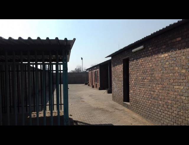 BUSINESS FOR SALE IN KOOKRUS